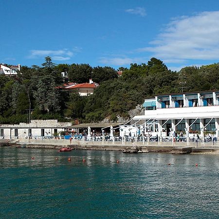 Dama Bianca Duino Bagian luar foto
