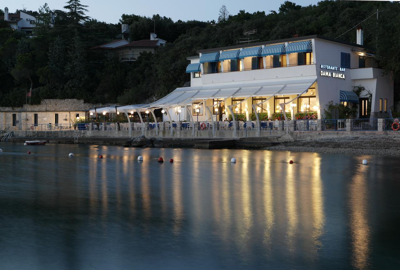 Dama Bianca Duino Bagian luar foto
