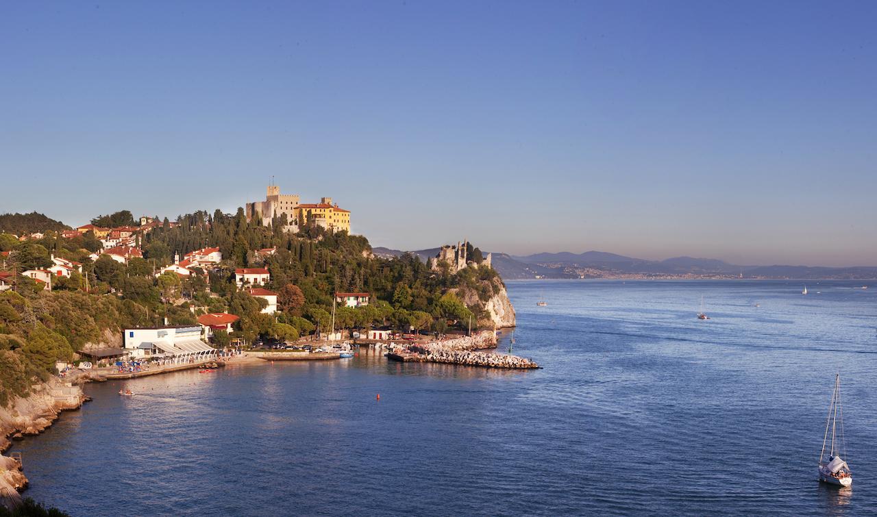 Dama Bianca Duino Bagian luar foto